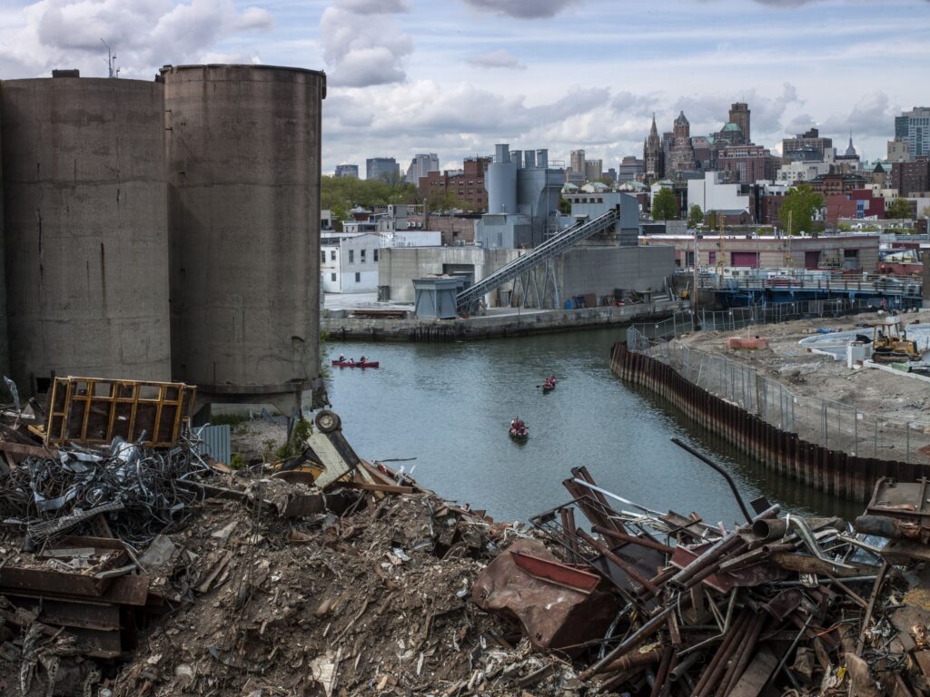 Gowanus Canal. Recovered from: ps://www.newsweek.com/2015/12/11/gowanus-canal-cesspool-dreams-398999.html